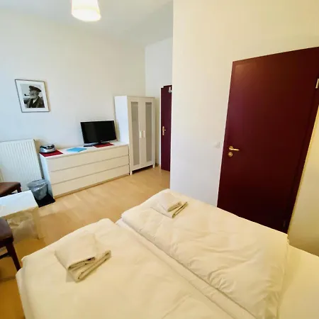 Doppelzimmer Tafel, Direkt Am Alten Strom Росток