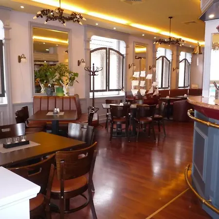 Doppelzimmer Tafel, Direkt Am Alten Strom Апартаменты Росток